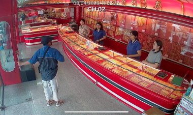 คนร้ายบุกเดี่ยวชิงทองร้านดังกลางเมืองหาดใหญ่ กวาดกว่า 138 บาท ก่อนซิ่งจยย.หนี