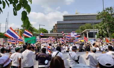 ม็อบกว่า 300 คน รวมตัวกันหน้ารัฐสภารณรงค์ค้าน-ไม่เอากาสิโน