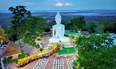 กาฬสินธุ์แห่ผ้าอังสะสรงน้ำพระพรหมภูมิปาโลสิริมงคลปีใหม่ไทย