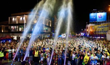 รมว.วัฒนธรรม ร่วมสงกรานต์วิถีไทย "สีสันบ้านฉัน" ถนนข้าวเหนียว