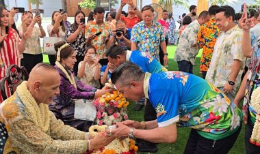 "ชา​ดา​" เปิดบ้านใหญ่เมืองอุทัยธานี รดน้ำดำหัว​ส่งท้ายสงกรานต์​