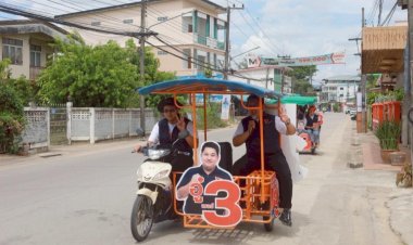 “สส.ปอนด์” ขี่รถมอไซค์รับจ้างพ่วงข้าง  พา “ผช.อู๋” อ้อนขอคะแนนเสียงจากชาวชุมชนแม่สอด