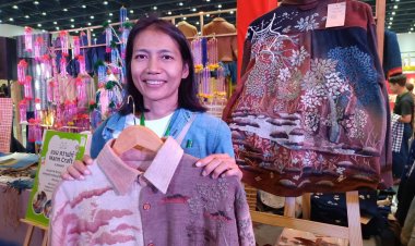 “ภูคราม”งานศิลป์บนผืนผ้า  เล่าเรื่องธรรมชาติ ป่าไม้ “ภูพาน”