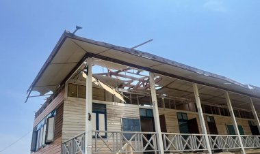 พายุถล่มอ.บัวใหญ่พัดหลังโรงเรียนหลุดทั้งแถม-อ.สีดาฟ้าผ่าควาย 3 ตัว