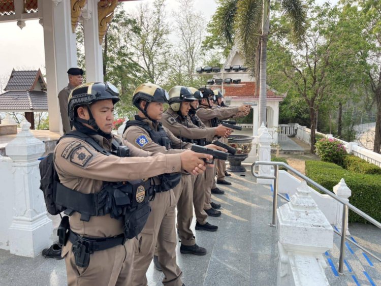 'พ.ต.ท.สมหวัง ปานคำ' สวป.สภ.เมืองอุทัยธานี ปล่อยแถวสายตรวจดูแลประชาชน