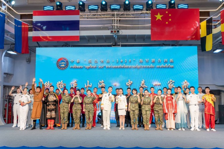 กองทัพเรือจีนดงานเลี้ยงรับรองกำลังพลหมู่เรือฝึกผสม Blue Strike 2025