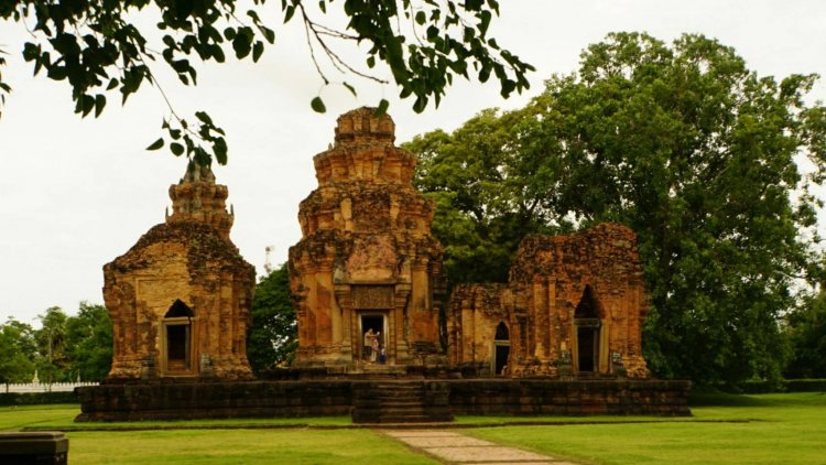ปราสาทศีขรภูมิ มี"ทับหลัง"และแกะสลัก"นางอัปสรา" สวยที่สุดในเมืองไทย