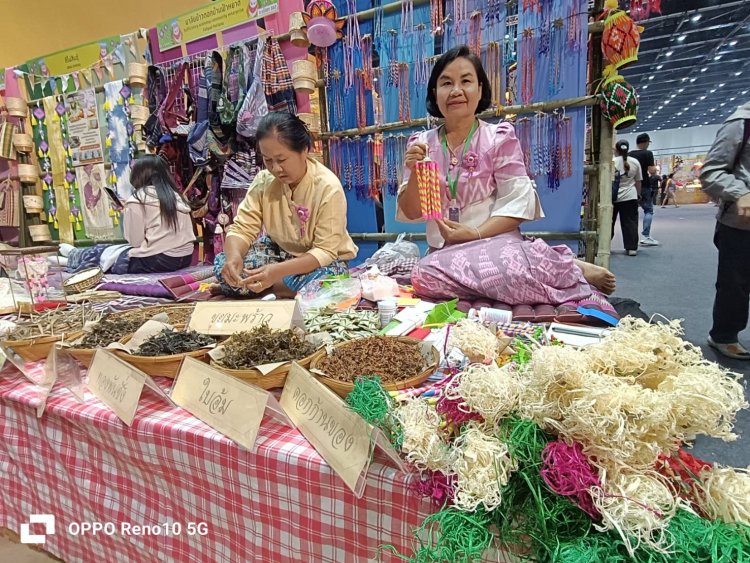 “ประเพณีบุญกระธูป” ภูมิปัญญาทางวัฒนธรรม “หนองบัวแดง” สืบสานจากบรรพบุรุษ
