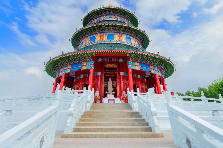วันสงกรานต์ ร่วมสรงน้ำพระโพธิสัตว์กวนอิม สิริมงคลต่อครอบครัว