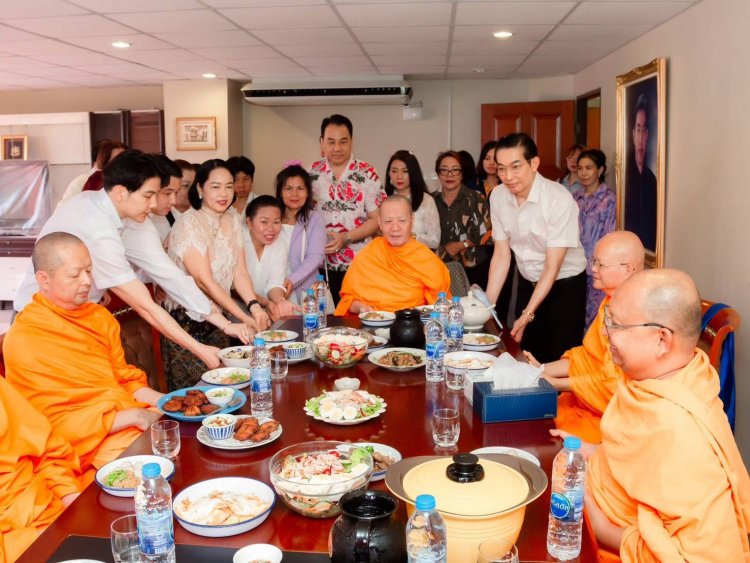 J&C จัดฉลองงานบุญโรงงานเจริญโอสถ