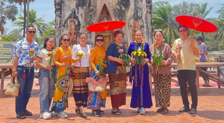 ข้ามฝั่งโขง กราบไหว้ขอพร "พระธาตุอิงฮัง" คู่แฝดพระธาตุพนม
