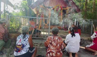 คอหวยแห่กราบไหว้เจ้าแม่หนองเจ๊กกวยขอเลขเด็ดซื้อเสี่ยงโชค