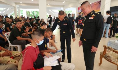 หนุ่มเมืองชาละวัน183นายเข้ารายงานตัวเป็นทหารใหม่เข้าประจำกรมกองพ่อแม่-ลูกเมีย มาส่งให้กำลังใจคับคั่ง