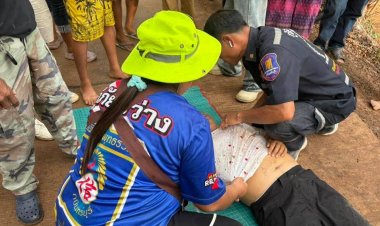 นาทีชีวิต!ฟ้าผ่าเปรี้ยงลงกลางเวทีแสดงดนตรีงานบุญบั้งไฟวัดล้านหอยเจ็บ 2