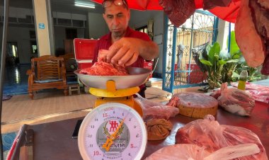 พ่อค้าขอนแก่นโอดยอดขายเนื้อวัวลดกว่าครึ่ง ลูกค้าผวาโรคแอนแทรกซ์