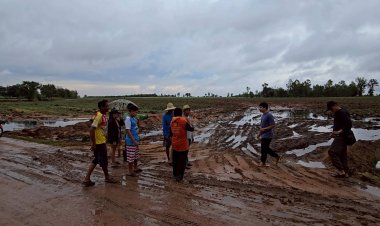 ทนดมกลิ่นเน่าเหม็นนับเดือน ร้องนายทุนเทน้ำกากส่าปรับปรุงเดินไม่ไถกลบ