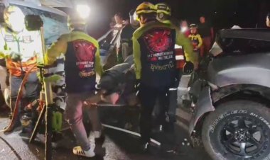 สลด!กระบะเสียหลักข้ามเลนชนอัดกอปปี้รถยนต์ตู้ทึบดับ 1 ราย