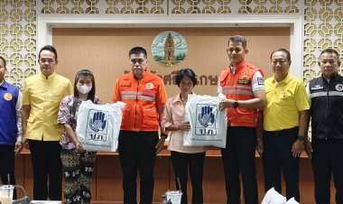 ผู้ว่าฯศรีสะเกษมอบเงินช่วยเหลือผู้ประสนภัยพิบัติกรณีฉุกเฉิน (แผ่นดินไหว)กทม.ให้แก่ 2 ทายาทผู้เสียชีวิต