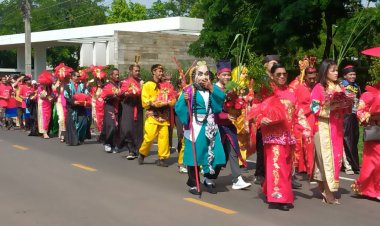 อลังการ!แห่ขันหมากแบบชาวจีนเจ้าบ่าวเจ้าสาวรวมทั้งแขกที่มาร่วมงานคึกคัก