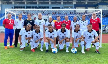 "อดีตแข้งช้างศึก" ลงแข่งบอลนัดพิเศษ เฉือนชนะอดีตนักบอลทีมชาติ 4-2