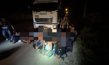ตม.ตาก สกัดจับรถบรรทุกสินค้ายัดต่างด้าว 15 คน  ลักลอบข้ามสะพานมิตรภาพ ฯ2