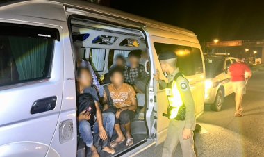 สกัดจับรถตู้ลอบขนแรงงานเมียนมา 14 ราย ซิ่งแหกด่านมุ่งหน้าลงใต้