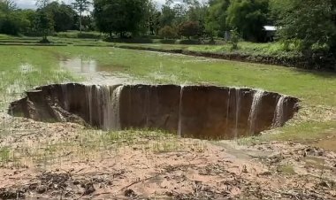 ชาวบ้านหวาดผวา! หลุมยุบตัวขนาดใหญ่ กลางทุ่งนา บ้านห้วยนาหลวง