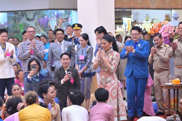 สมเด็จพระเจ้าลูกเธอ เจ้าฟ้าสิริวัณณวรีฯ เสด็จทอดพระเนตร ชมภูมิปัญญาผ้าไทย