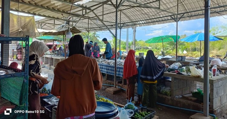 ผ่านโคกโพธิ์แวะ “ลาดกรูด” ซื้อผักพื้นเมือง อาหารทะเลของกินบ้านบ้านหายาก