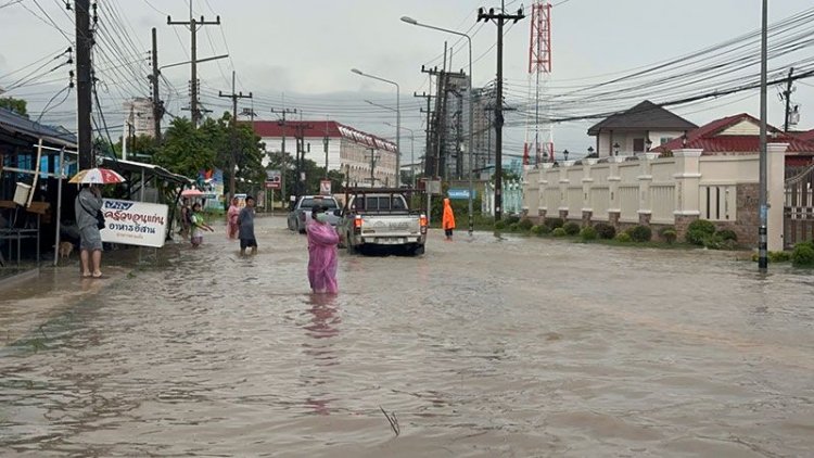 ฝนกระหน่ำทั้งคืน! ท่วมขังตัวเมืองระยอง จราจรอัมพาต