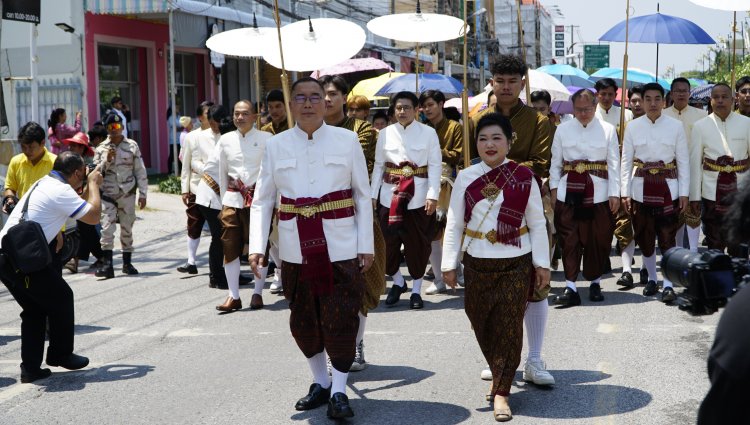ฮือฮา!ขบวนแห่บายศรี “ใหญ่ ยักษ์ ยาว ”ที่สุดในโลก ถวายเจ้าพ่อพญาแล