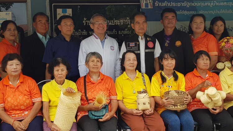 “สุรเดช” ควงแขน “สันติภาพ” เดินสายเปิดตัวผู้สมัคร 3 เขต เมืองน่าน พร้อมสู้ศึกเลือกตั้ง อ้อนขอกำลังใจผู้สูงอายุบ้านปัวชัย