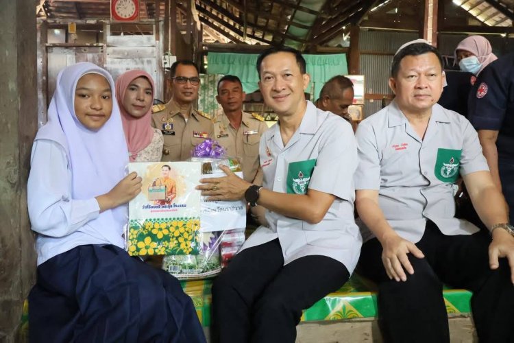 ผู้ว่าฯ นราธิวาส เยี่ยมกลุ่มเปราะบาง พื้นที่ ม.3 ตำบลกาเยาะมาตี