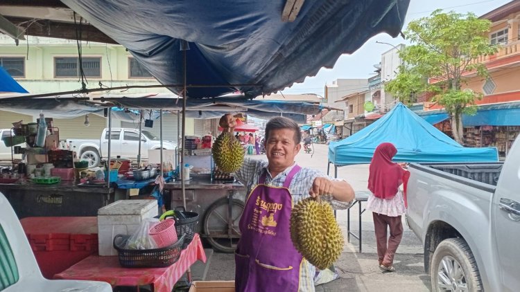 ทุเรียนใต้ออกผลผลิตสู่ท้องตลาดมิ.ย.ทุเรียนจันทบุรีราคาตกทะลักด้ามขวาน