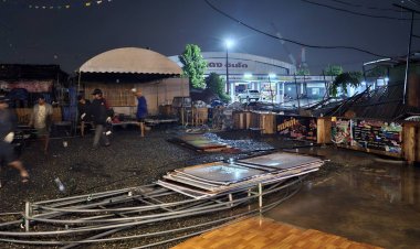 พายุฝนถล่มอ.วังน้อย เสียหายขยายวงกว้าง เร่งช่วยเหลือผู้ประสบภัย