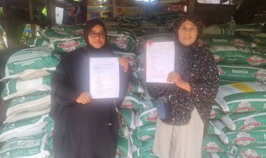 ไกลแค่ไหน.ส่งให้ถึง “ปุ๋ยอินทรีย์ ไทยกรีน” มาตามสัญญาถึงมือชาวสวนยาง “จ.นราธิวาส”