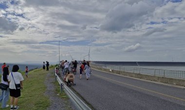 กังหันลมยักษ์บนเขายายเที่ยงจุดเช็คอินยอดนิยมอีกแห่งหนึ่งของโคราช
