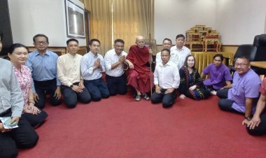 “นายกเบิ้ม”นิมนต์ครูบาอินแก้ว พรมน้ำมนต์ เข้ารับตำแหน่งนายกเทศมนตรีนครแม่สอด