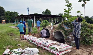 ชายแดนศรีสะเกษตึงเครียด! ชาวบ้านภูมิซรอล ซ่อมหลุมหลบภัย-ตั้งกรุ๊ปไลน์แจ้งเหตุร้าย