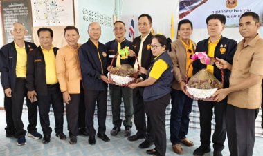 วุฒิสภาพบประชาชนตามแนวชายแดนอีสานใต้