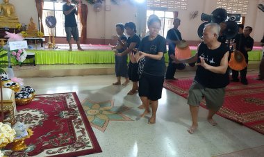 งานสีดำสุดแปลก!ตีกลองยาว-ร้องรำคลายโศกเศร้าไว้อาลัยผู้เสียชีวิต