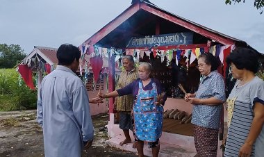 ชาวบ้านแห่กราบไหว้ศาลเจ้าพ่อขุนทองศักดิ์สิทธิ์ได้เลขเด็ดลุ้นเสี่ยงโชค