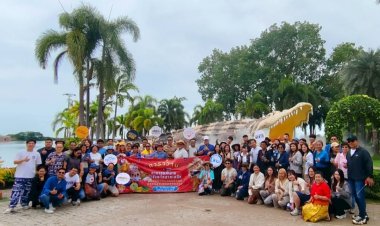 เลี้ยงสังสรรค์ต้อนรับคาราวาน "ตามรอยตำนาน 17 จังหวัดภาคเหนือ”ที่ภัตตาคารเล่งหงษ์ นครสวรรค์