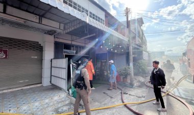 ชาวบ้านแตกตื่น!เกิดเหตุไฟไหม้ กลางเมืองอุทัยธานี