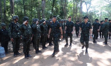 ผบ.ทบ. -มทภ.ที่ 2 ลงพื้นที่ช่องอานม้า ตรวจความพร้อมกำลังพลชายแดน