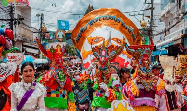 ยิ่งใหญ่อลังการ!เทศกาล“ผีตาโขน” ตื่นตา ตื่นใจ เมืองเลย