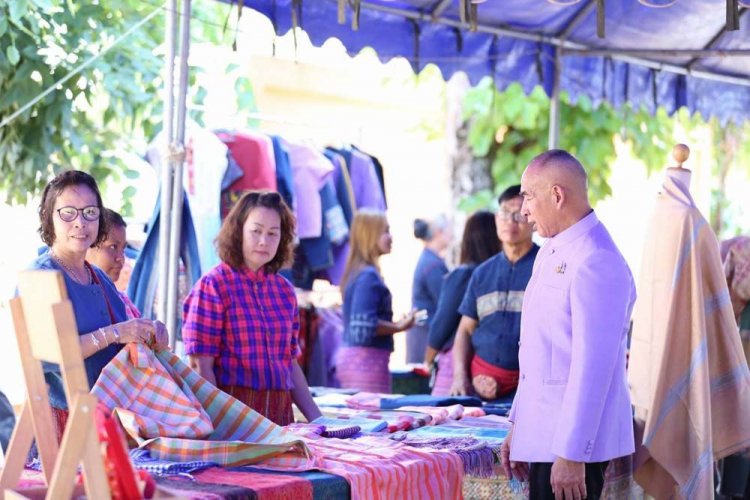 เปิดตัวแหล่งท่องเที่ยวผ้าไหมโบราณอุทัยธานีสร้างรายได้ชุมชน อนุรักษ์ภูมิปัญญาท้องถิ่น