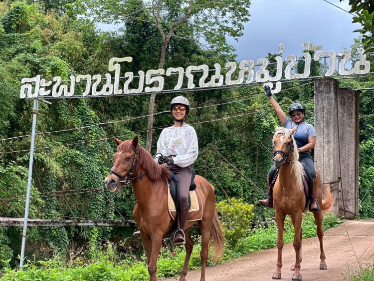 น่าน – นักท่องเที่ยวเปิดประสบการณ์ ขี่ม้าท้าฝน ยลโฉมเมืองเก่า ครั้งแรกในเมืองน่าน นำม้าขึ้นท้าดอยสูง ถนนเลข 3 – หมู่บ้านสะปัน  โปรโมทการท่องเที่ยวฤดูฝน