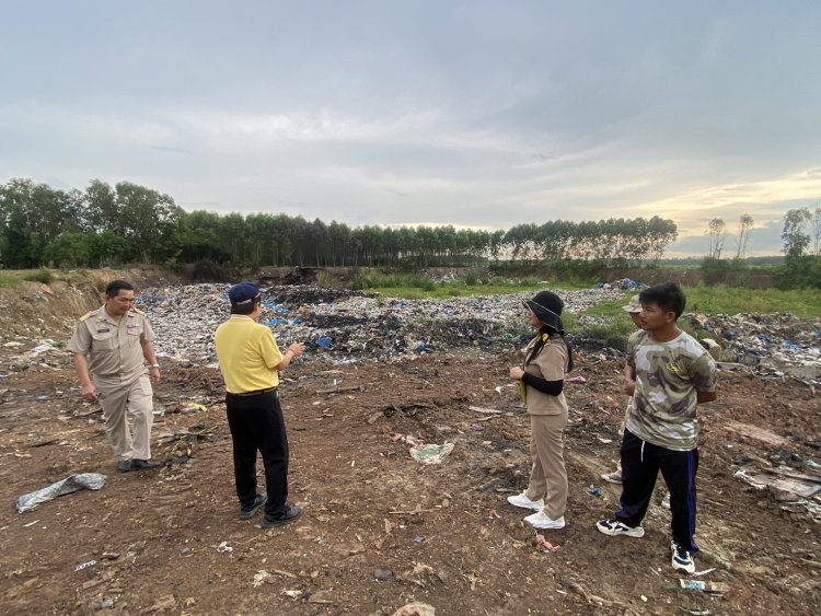 จนท.ระดมรถดับเพลิงฉีดน้ำสกัดไฟไหม้บ่อขยะศรีมหาโพธิ