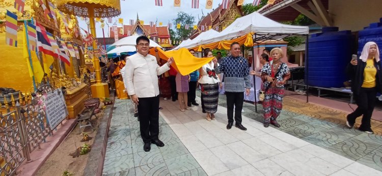 พ่อเมืองตาก “สส.ปั้น” – “นายกจอย” ร่วม พิธีประเพณีขึ้นธาตุเดือน 9 (เหนือ)